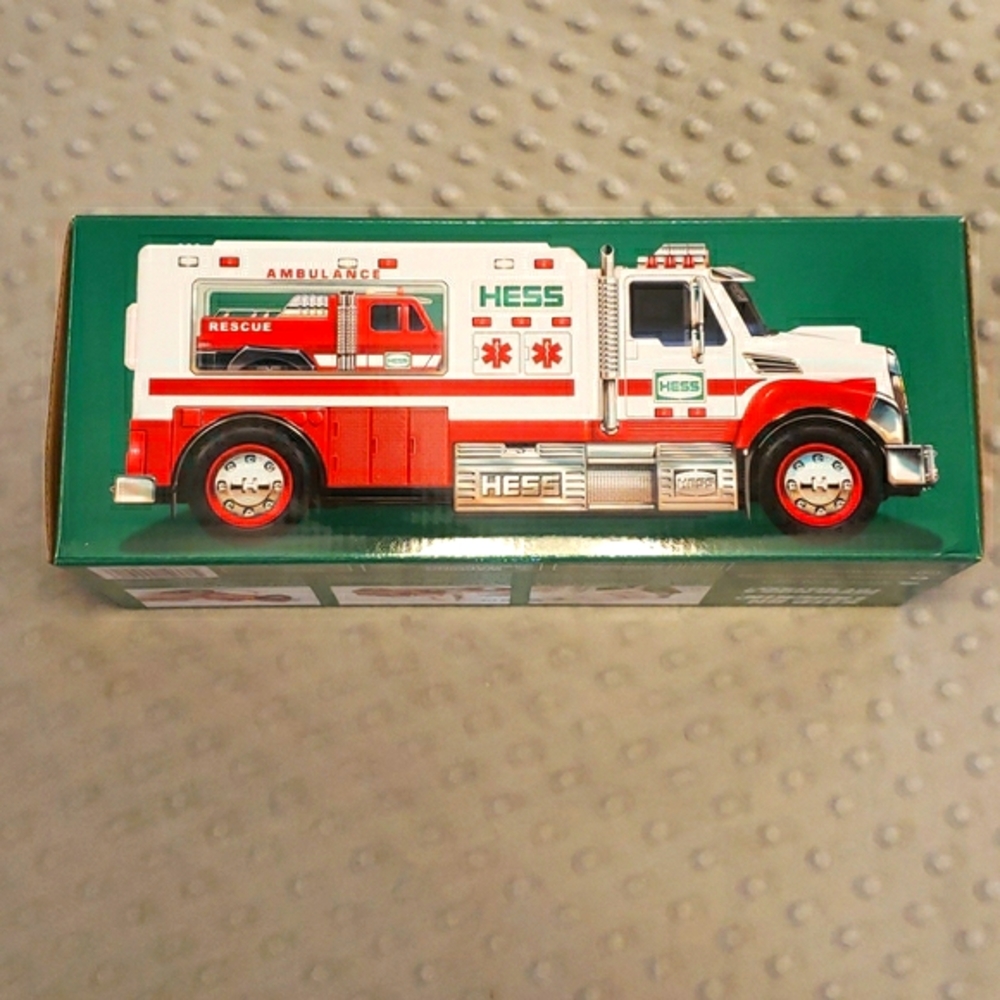 New In Box 2020 Hess Truck FIRST EVER Ambulance 🚑